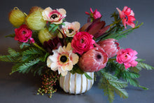 Load image into Gallery viewer, Designer&#39;s Choice Flowers